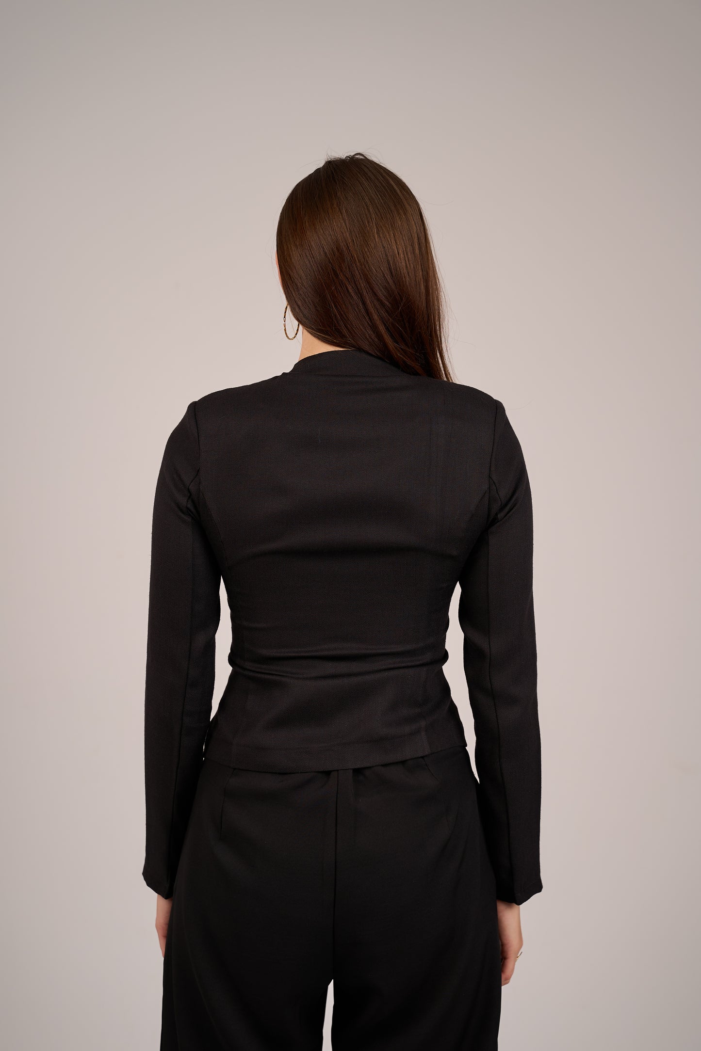 Solène Black with long sleeves